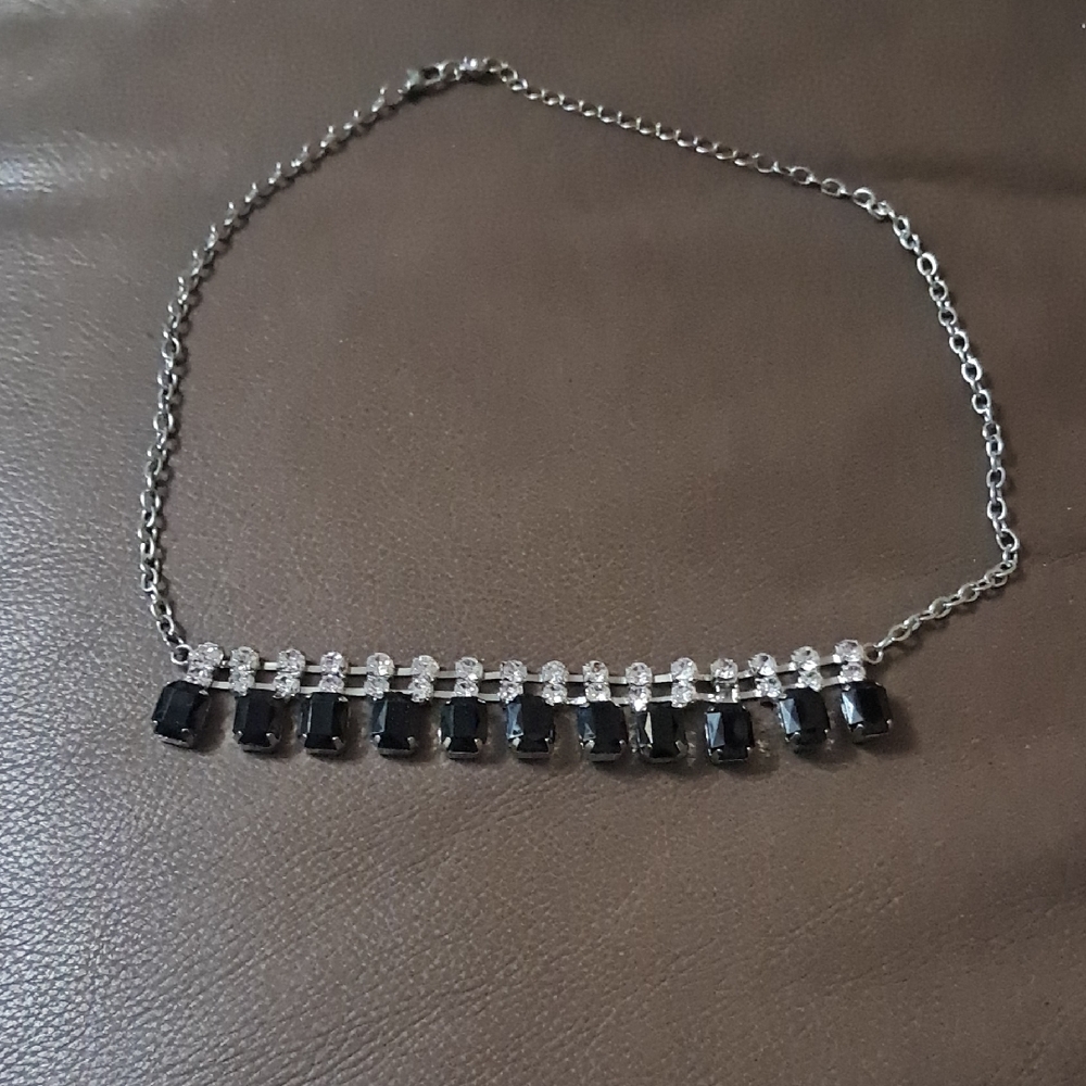 VintagevElegant Black Crystal Bar Necklace - Women's Jewelry